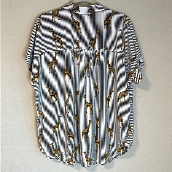 Jane and Delancey Black and white Striped Giraffe  Button Down Shirt - Picture 4 of 11